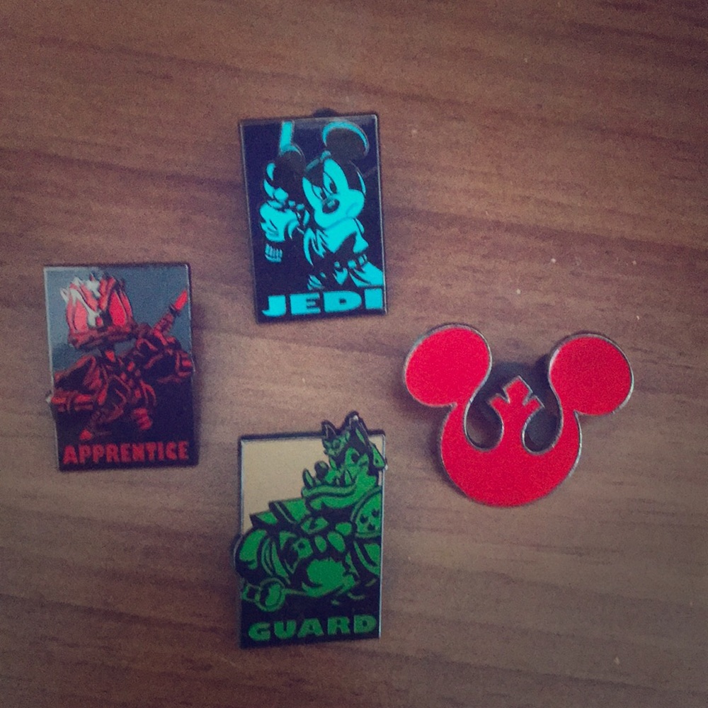 Disney Pin Set (2) Star Wars